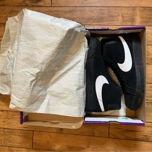 NIKE SB ZOOM BLAZER MID BRAND NEW !!! 

Size: 8.5
Brand: NIKESB
Color: BLACK